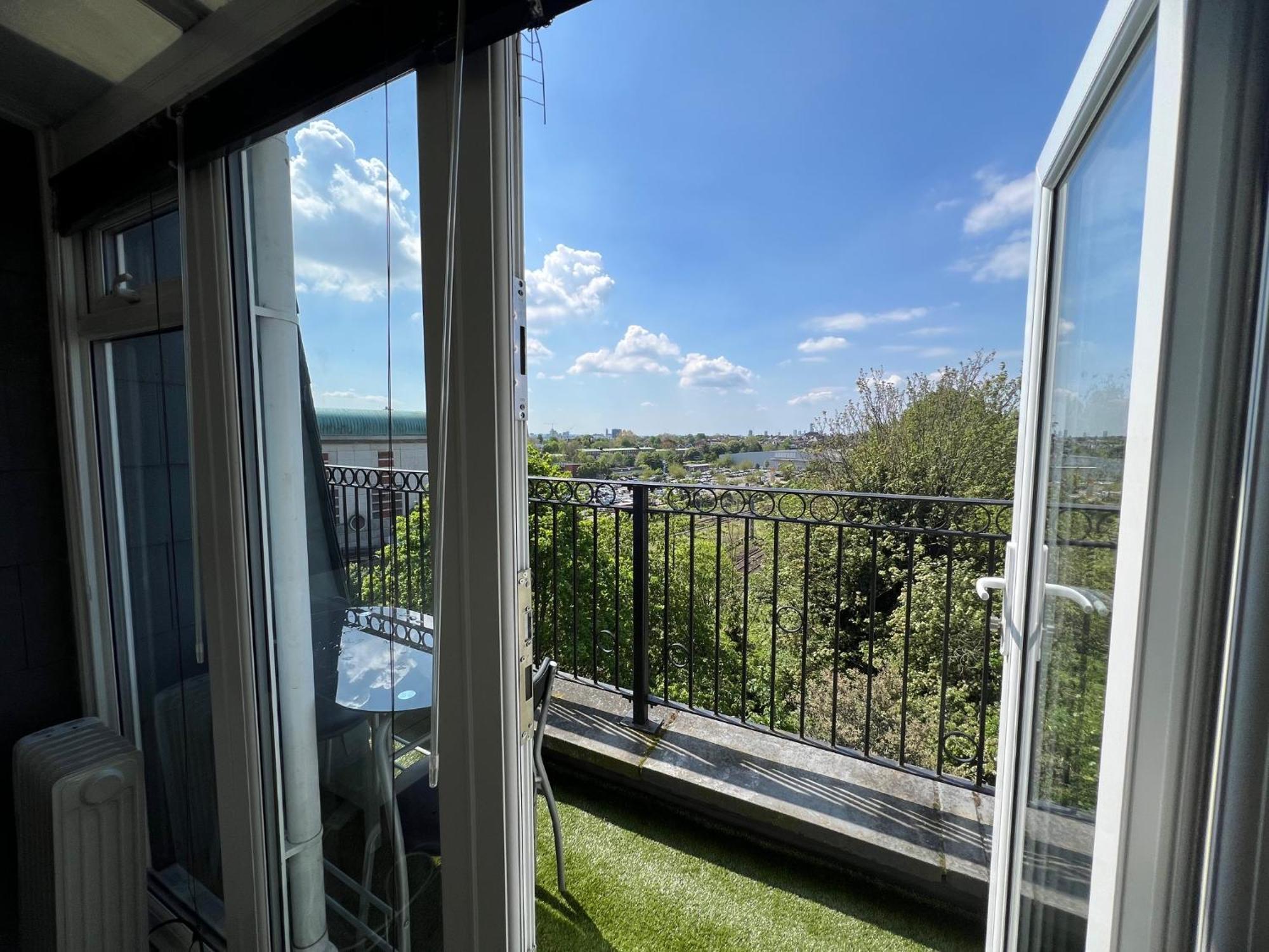 Comfy 2 Bedroom Apartments - Finchley Road, Лондон Экстерьер фото